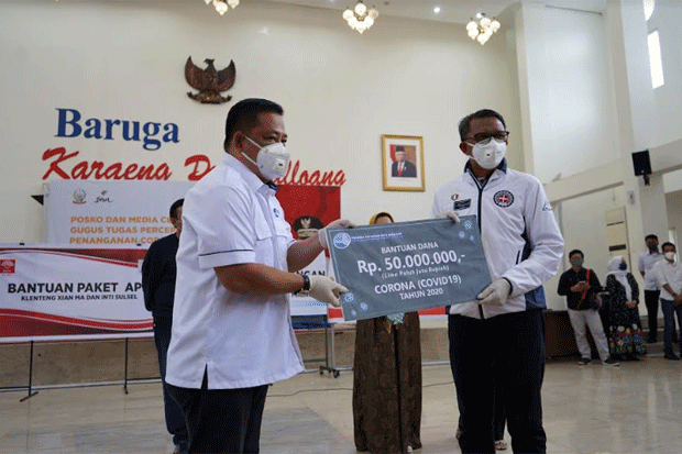PDAM Makassar Serahkan 500 Paket Sembako dan Uang untuk Masyarakat