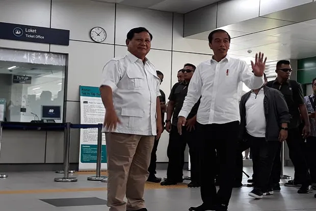 Kompak, Jokowi - Prabowo Bertemu di MRT Lebak Bulus