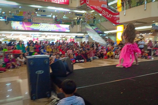 Melihat Aksi Komunitas Bollywood Indonesia Pikat Pengunjung Mangga Dua Square