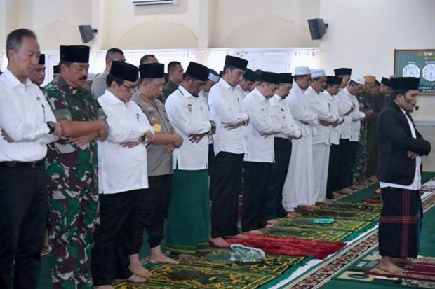 Kunker ke Riau, Presiden Jokowi Salat Istisqa