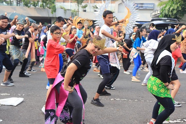 Indonesia Menari Ramaikan CFD Kota Palembang
