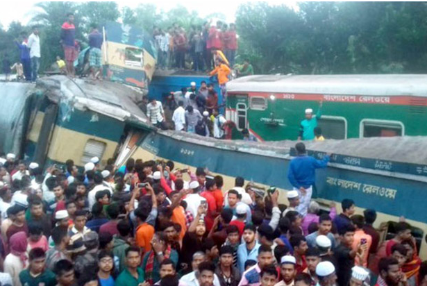 15 Tewas, Dua Kereta Tabrakan Adu Banteng di Bangladesh