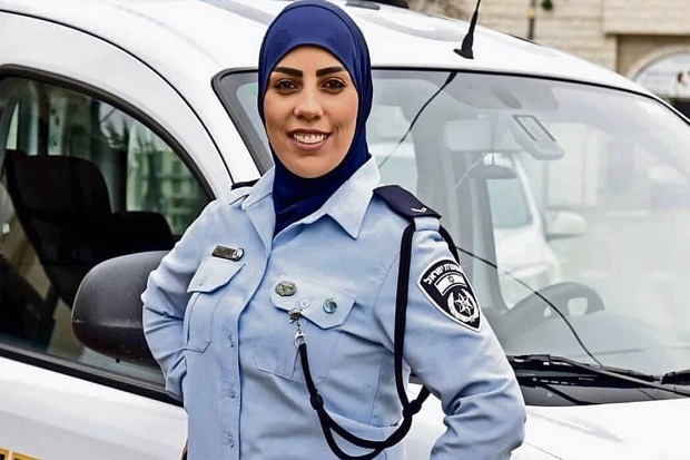 Keren! Mayor Sabrina Saadi, Polwan Muslim Berjilbab Pertama Israel