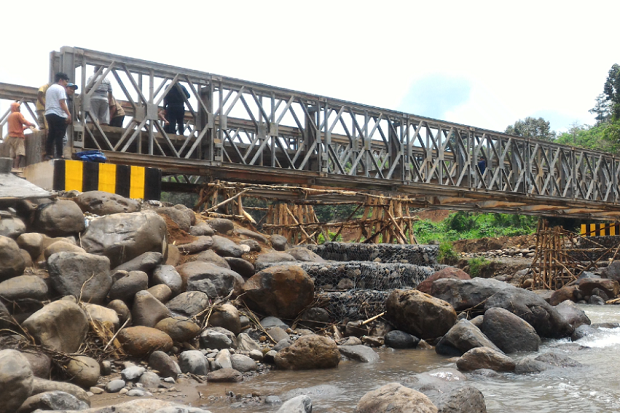 Pengerjaan Jembatan Darurat Desa Pengentaan Segera Rampung