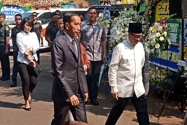 Presiden Jokowi dan Ibu Negara Melayat ke Rumah Duka BJ Habibie