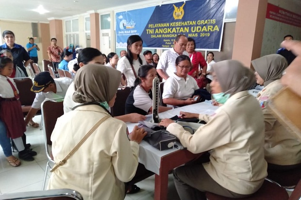 Dinas Kesehatan TNI AU Gandeng RSUD Gunungsitoli Gelar Bakti Kesehatan di Nias