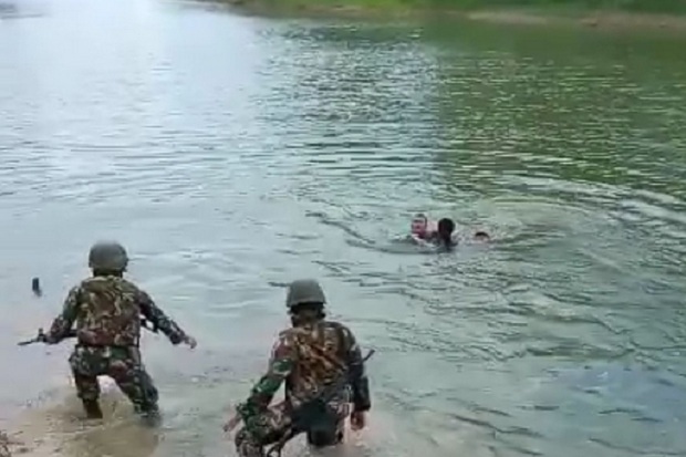 Prajurit Kostrad Selamatkan Anak Tenggelam di Sungai Warma Papua