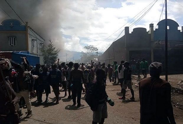 TNI-Polri Pukul Mundur Pendemo Anarkistis ke Pinggir Kota Wamena