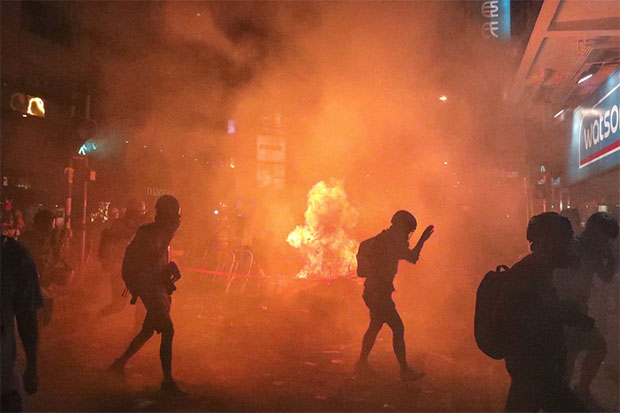 Polisi Hong Kong Tangkap 100 Lebih Massa Demonstran