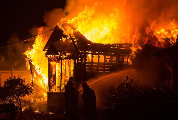 Perempuan Paruh Baya Tewas Terbakar di dalam Rumah