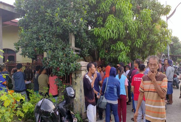 Polisi Datangi Rumah Kakak Ipar Pelaku Penusukan Menko Pulhukam di Medan