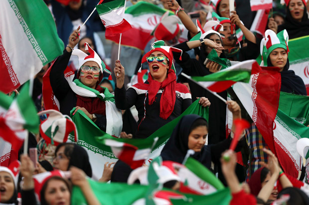 Pertama Kalinya, Iran Diperbolehkan Perempuan Nonton Sepak Bola