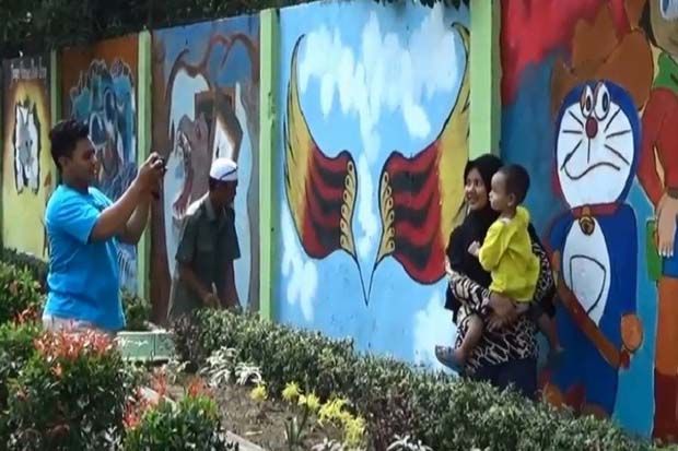 Dinding di Pinggir Jalan Selambo Medan Disulap Seniman Jadi Tempat Berswafoto