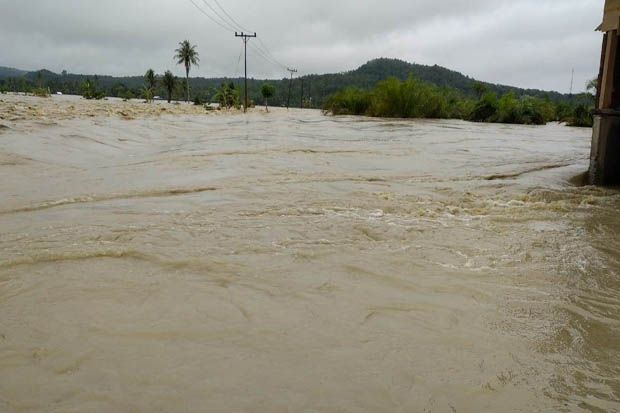 Jalan Nasional Telukdalam-Lolowau Kembali Terendam Banjir hingga 1 Meter
