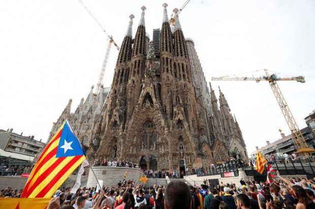 Ratusan Ribu Demonstran Penuhi Barcelona Protes Penahanan Pimpinan Separatis Catalonia