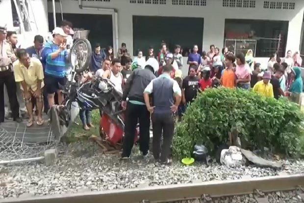 Betor Dihantam Kereta Api di Medan, 2 Orang Tewas di Tempat
