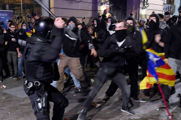 Bentrok, Demonstran Kepung Kantor Polisi Barcelona