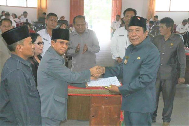 Pemkab - DPRD Taput Tandatangani Persetujuan Bersama Ranperda APBD 2020