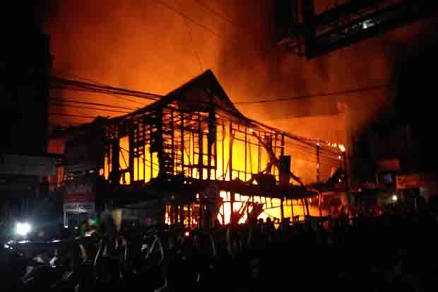 7 Ruko Pasar Lama di  Panyabungan Ludes Terbakar