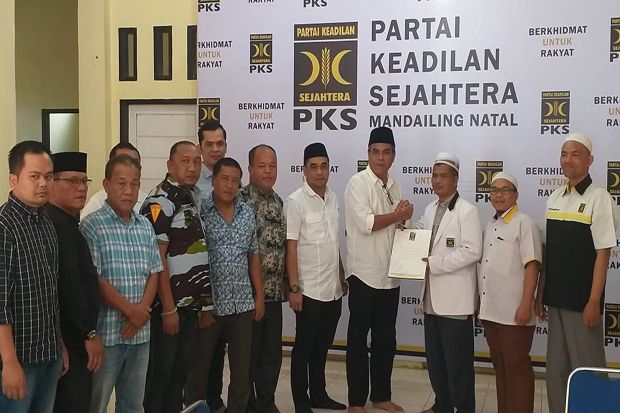 H.Muhammad Jafar Sukhairi Nasution Kembalikan Berkas Pendaftaran ke PKS