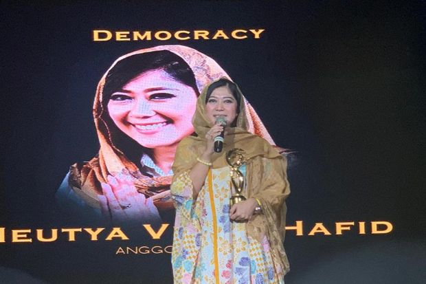 Meutya Hafid Dianugerahi Democracy Award 2019