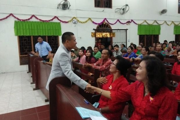 Balon Wali Kota Tanjungbalai Erwin Syahputera Temui Jemaat Nasrani di Gereja