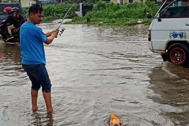 Warga Kesal Jalan Rusak, Jalinsum di Berastagi Jadi Lokasi Pemancingan