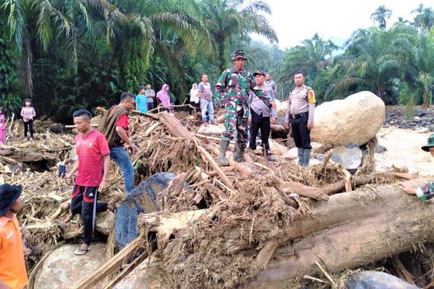 Banjir Bandang di Labuhanbatu Utara Hanyutkan 9 Rumah dan Hancurkan Jembatan
