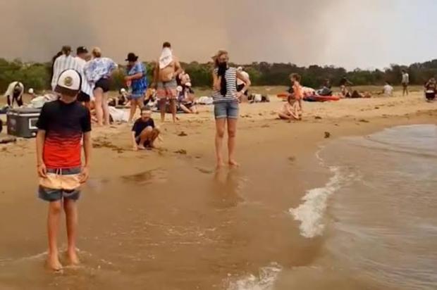 Kebakaran Meluas, Ribuan Warga Australia Selamatkan Diri ke Pantai