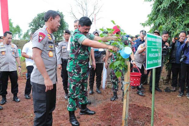 Antisipasi Bencana, Kapolri dan Panglima TNI Tanam 2020 Pohon