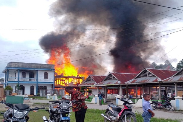 Diduga Arus Pendek, 9 Rumah di Taput Ludes Terbakar