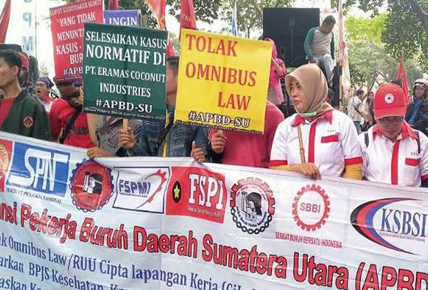 Buruh di Sumut Demo Tolak Omnibus Law Cipta Langan Kerja
