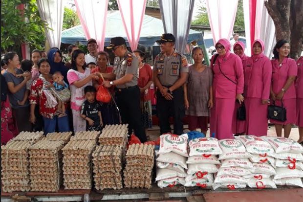 Kapolresta Deliserdang Serahkan Bantuan Korban Banjir di Tanjung Morawa