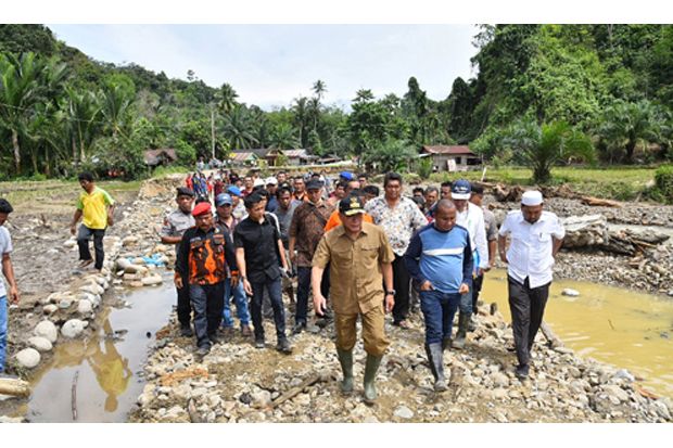 Tinjau Banjir Tapteng, Gubernur Prioritaskan Perbaikan Infrastruktur