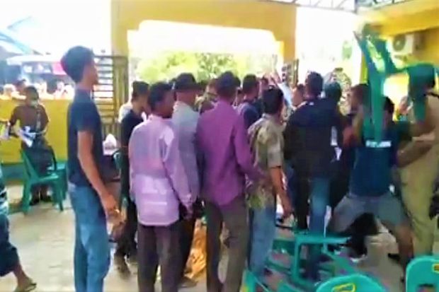 Pejabat Pelindo, Camat dan Asisten Pemkab Batubara Ngacir di Demo Warga