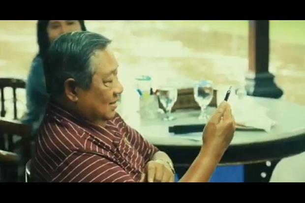 SBY Senyam Senyum Melihat Video AHY Main TikTok