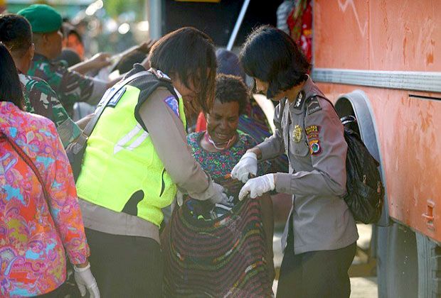Kontak Senjata dengan OPM, Aparat Keamanan Evakuasi Ratusan Warga Pakai Bus Anti Peluru