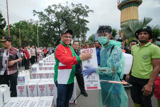 Plt Wali Kota Akhyar Bersama IKAPTK Kota Medan Serahkan 151 Alat Disinfektan
