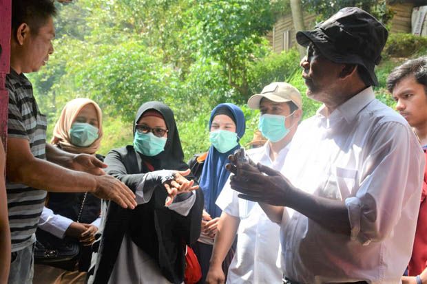 Warga Padangsidimpuan Dapat Hand Sanitizer Gratis