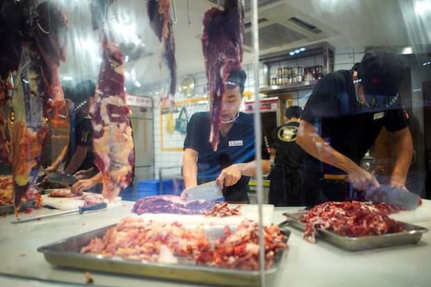 China Larang Warganya Makan Daging Kucing dan Anjing