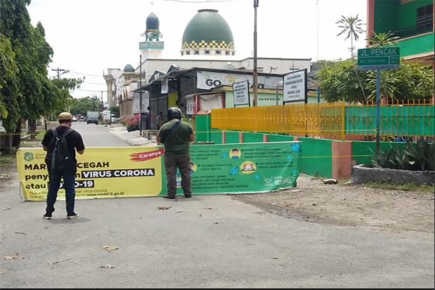 Cegah Penyebaran Corona, Warga di Kota Medan Tutup Jalan Secara Mandiri