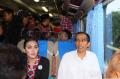 Naik Kereta ke Bandung, Jokowi Kampanyekan Pasangan Rieke-Teten