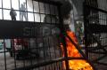 Hatta Rajasa disambut aksi bakar ban mahasiswa