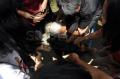 Ratusan warga berebut ketupat dalam grebeg syawal di Solo