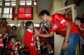 Pemain basket NBL Indonesia kunjungi YPAC
