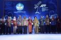 Guru suku Anak Dalam terima penghargaan APP 2013