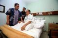 Dikhawatirkan Bobotoh, Aher jenguk Manajer Persib Bandung Umuh Muchtar