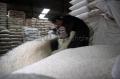 Pasokan menurun, harga beras pasar Cipinang naik