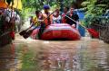 Evakuasi warga korban banjir Subang