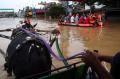 Delman bantu warga tembus banjir